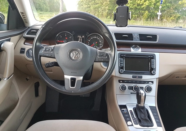 Volkswagen Passat cena 43500 przebieg: 260000, rok produkcji 2013 z Gozdnica małe 277